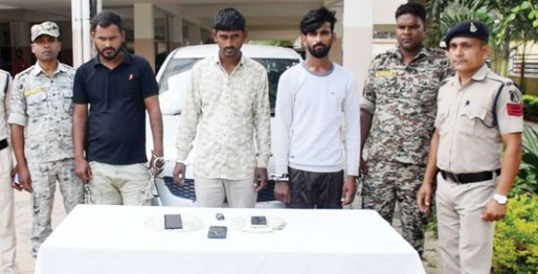 एक ही रात में तीन कार शो-रूम में चोरी, एमपी से 3 बंदी