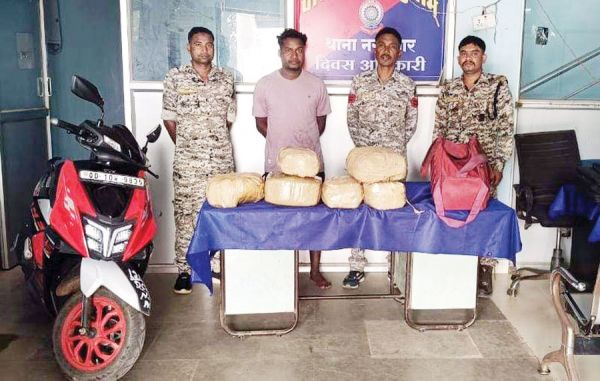 स्कूटी पर गांजा तस्करी, बंदी