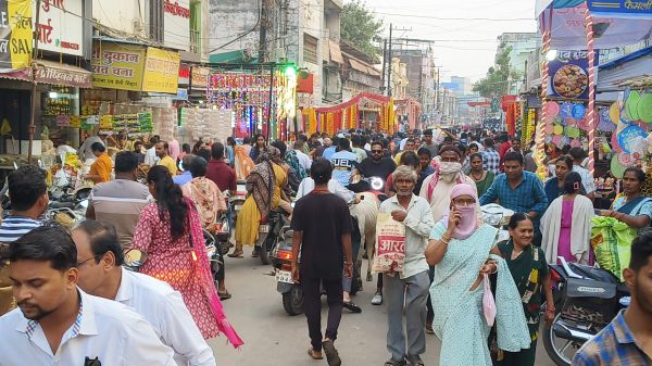 जगमग हुआ घर-आंगन