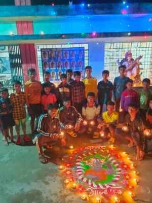 स्कूल में दीपोत्सव, बच्चों ने दिये जलाकर पटाखे फोड़े