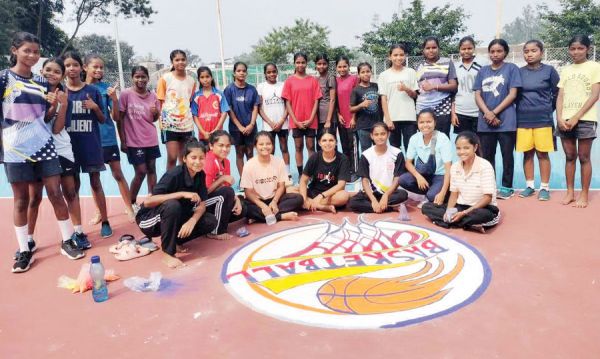 20 बरस से नरक चौदस के दिन खिलाड़ी ग्राउंड में करते हैं पूजा-अर्चना