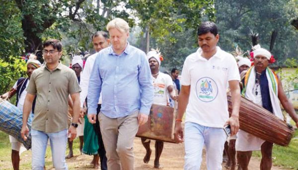 यूनिसेफ इण्डिया चीफ ने किया एनीमिया मुक्त कोंडागांव एवं मानसिक स्वास्थ्य एवं बाल संरक्षण कार्यक्रम का अवलोकन
