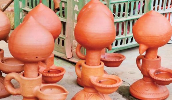 कोण्डागांव के अशोक ने 24 घंटे लगातार जलने वाला मैजिक लैंप बनाया