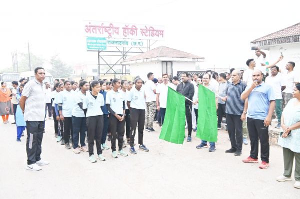 राष्ट्रीय एकता दिवस पर अग्रवाल-पारख  ने दल को झंडी दिखाकर किया रवाना