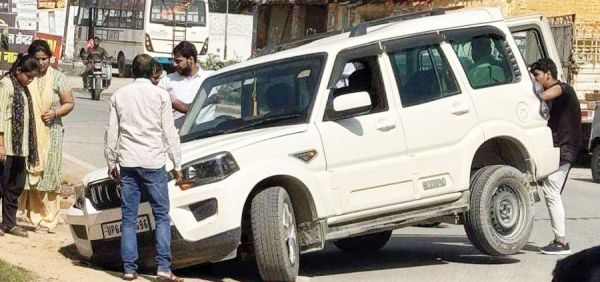 मुख्य मार्गों पर खुले गड्ढे, हो रहे हादसे