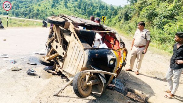 तेज रफ्तार बाइक ने ऑटो को मारी ठोकर, युवक  गंभीर