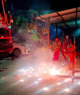 दो दिन मना दीपोत्सव, बाजारों में जमकर खरीदी, करोड़ों का कारोबार