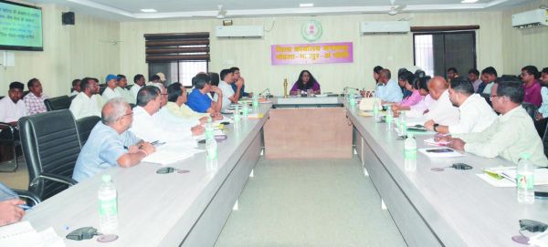 लंबित प्रकरणों का शीघ्र करें निराकरण