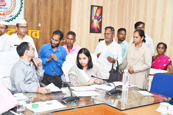 पीएम फसल बीमा योजना का लाभ दिलाने की गुहार