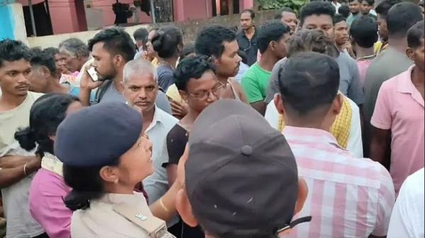 स्कॉर्पियो ने मारी ठोकर, ग्रामीण की मौत,  ग्रामीणों का चक्काजाम