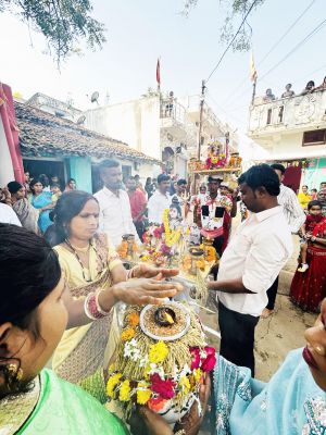 चुलमाटी, प्रतिमा शृंगार के बाद निकली गौरा-गौरी की बारात