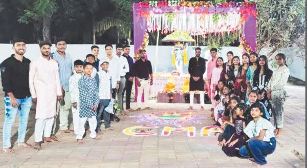 सीएमए एकेडमी ने मनाया दीपावली उत्सव, बनाई रंगोली और फोड़े पटाखे