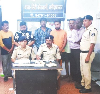 11 जुआरी गिरफ्तार, कारोबारी भी शामिल