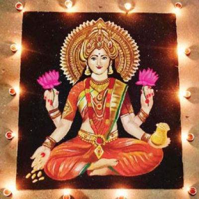  रितिका ने रंगोली से बनाई मां लक्ष्मी