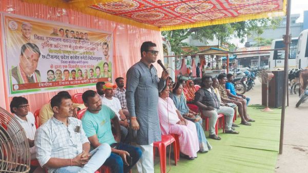 बलरामपुर में पुलिस प्रताडऩा से मौत और प्रदेश में बिगड़ती कानून व्यवस्था के खिलाफ धरना-प्रदर्शन