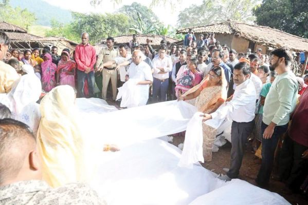 एक साथ उठी 7 अर्थियां, रो पड़ा गांव