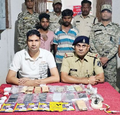 मोबाइल दुकान में चोरी, 2 गिरफ्तार