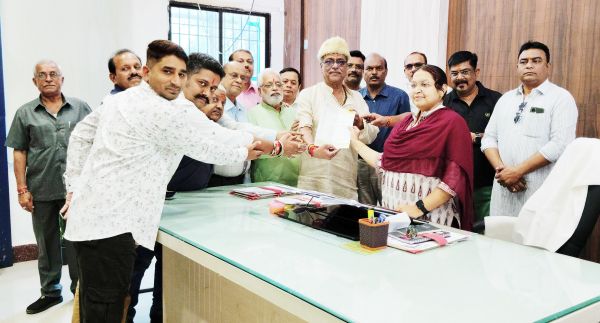 प्रदीप उपाध्याय खुदकुशी, कार्रवाई की मांग,  सीएम के नाम ज्ञापन 