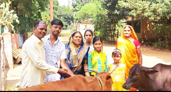 मुनईकेरा में मना गोवर्धन पूजा -अन्नकूट