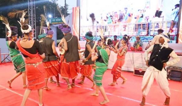 रंगारंग कार्यक्रम संग राज्योत्सव मना