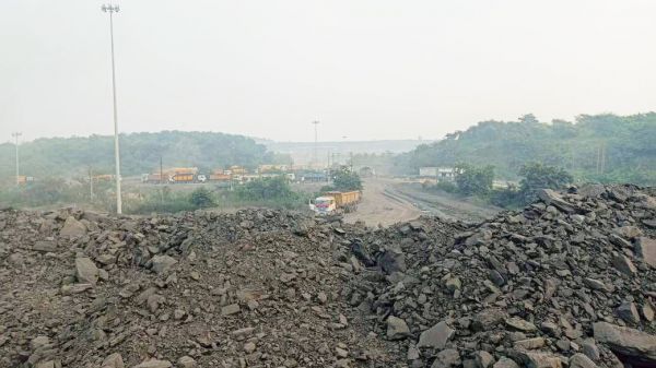 एसईसीएल की खदानों से कम वजन कर दिया जा रहा कोयला - रायगढ़ जिला ट्रेलर मालिक संघ