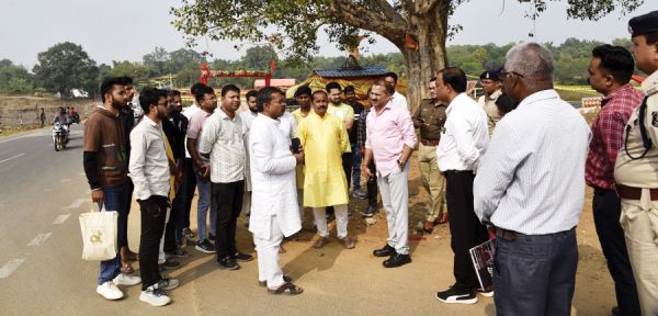 छठ पर्व: कलेक्टर-एसपी ने घुनघुट्टा व शंकरघाट में तैयारियों का लिया जायजा