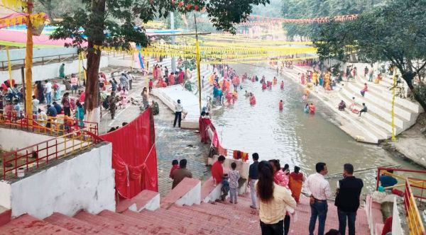 घाट बंधान व खीर भोजन के साथ 36 घंटे का निर्जला व्रत शुरू, आज डूबते सूर्य को देंगी अघ्र्य