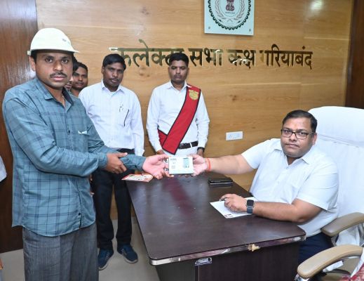 जनदर्शन में मिले 26 आवेदन  नरेन्द्र को मिला श्रवण यंत्र