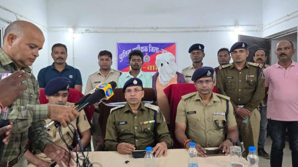 कियोस्क शाखा में लूट की कोशिश, बुजर्ग महिला की गोली मारकर हत्या, 2 आरोपी गिरफ्तार, फरार की तलाश जारी