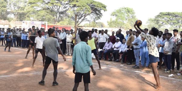 बस्तर ओलम्पिक: कबड्डी-दौड़ और खो-खो स्पर्धा की शुरुआत कर खिलाडिय़ों का बढ़ाया उत्साह