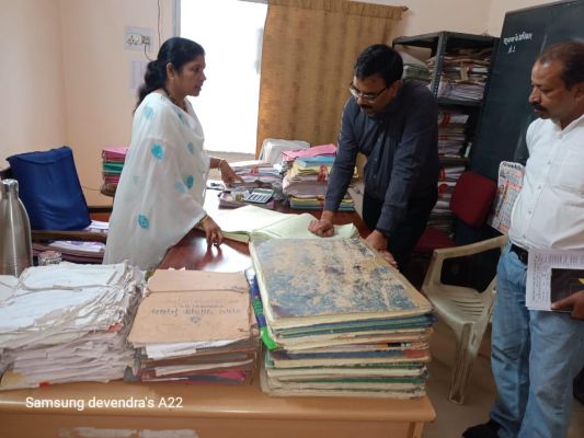 आयुक्त विश्वकर्मा ने निगम कार्यालय का किया निरीक्षण