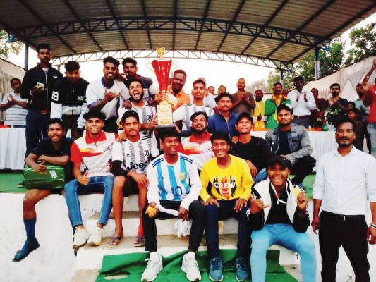 वृंदावन की टीम बनी पीईकेबी फुटबॉल ट्रॉफी  की चैंपियन, जीता 51 हजार का नगद पुरस्कार