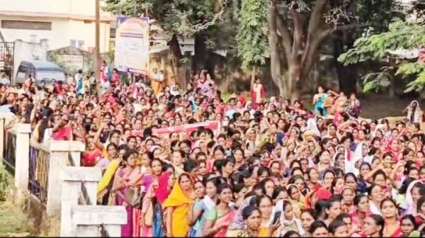  मांगों को लेकर आंगनबाड़ी कार्यकर्ताओं ने खोला मोर्चा