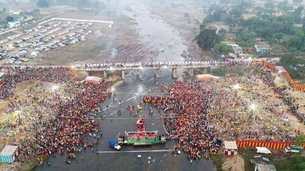 उगते सूर्य को अघ्र्य, परिवार की खुशहाली और समृद्धि की कामना