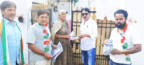 कांग्रेस प्रत्याशी के पक्ष में घर-घर जनसंपर्क