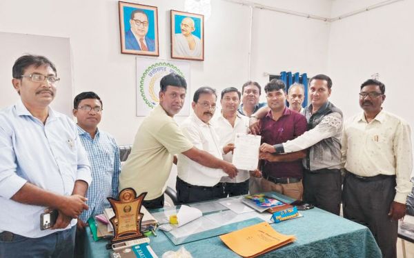 दिवंगत शिक्षक के परिजन को मिले अनुकम्पा के साथ 7 करोड़ मुआवजा