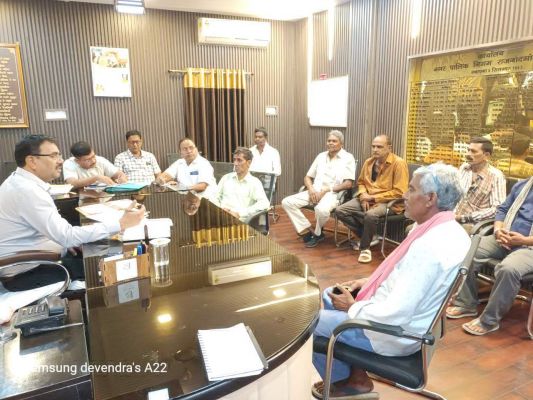 डेयरी व्यवसाय करें शहर  के बाहर - आयुक्त