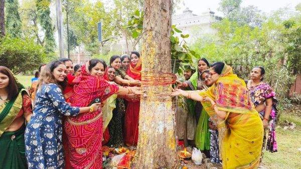 पूजा-अर्चना कर मनाई आंवला नवमी महिलाओं में दिखा उत्साह
