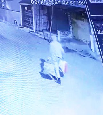 दुकान का ताला तोडक़र जेवर पार