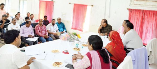 प्रतापपुर में धान खरीदी तैयारियों की समीक्षा बैठक, विधायक ने ली जानकारी