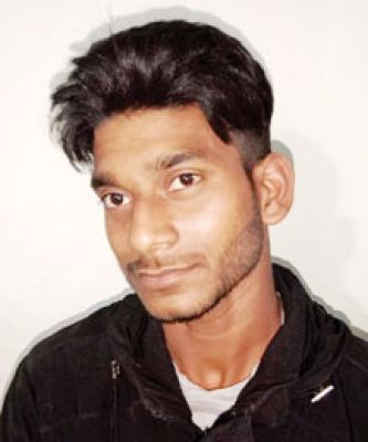  तलवार लहराते युवक गिरफ्तार