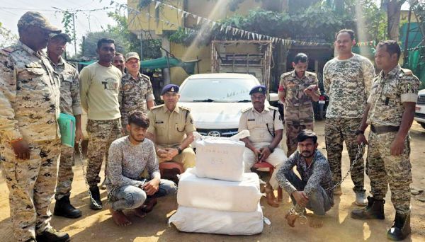 कार में गांजा तस्करी, 2 गिरफ्तार