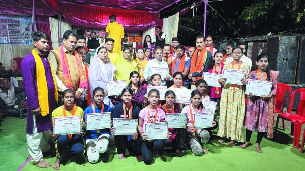 प्रतिभावान छात्र छात्राएं हुए सम्मानित