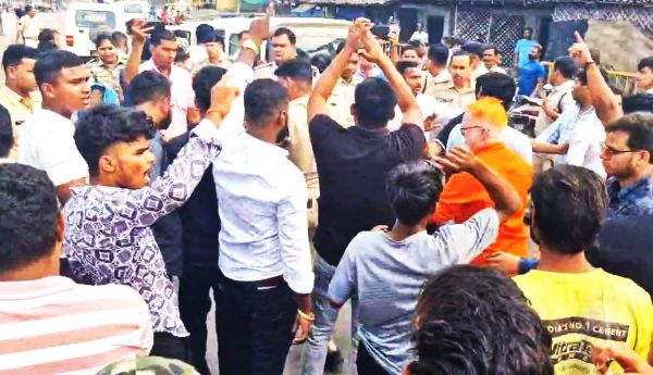 ईसाई प्रार्थना सभा में हंगामा, कुछ को पीटा गया