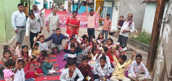 बाबूजी फाउंडेशन ने बच्चों  संग मनाई दिवाली