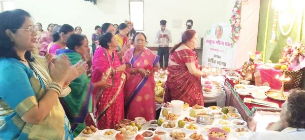 समाजसेवी महिलाओं की अन्नकूट पूजा में   राधा-कृष्ण नृत्य की बिखरी मनोहारी छंटा