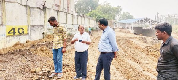 आयुक्त ने किया पाईप लाइन शिफ्टिंग कार्य का निरीक्षण