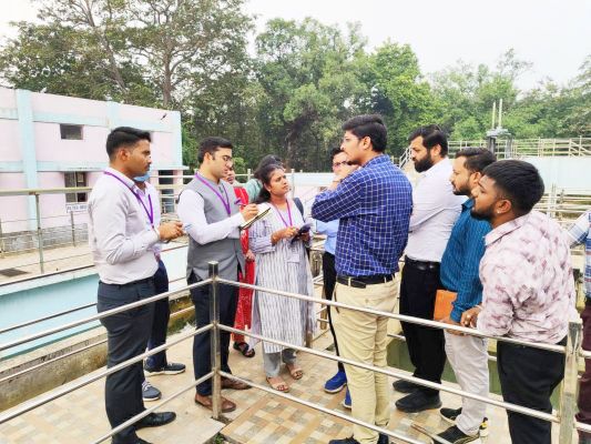 प्रशिक्षु अफसरों ने किया  जल संयंत्र गृह का निरीक्षण