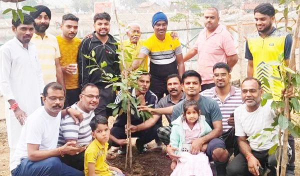 चले थे अकेले, कारवां बनता चला गया