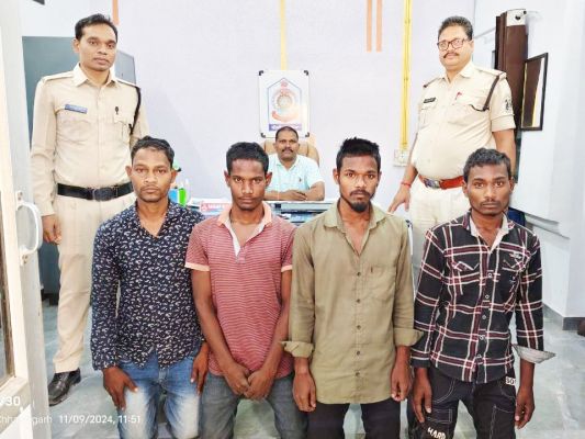 लूटपाट के चार आरोपी गिरफ्तार, मोबाइल- नगदी बरामद